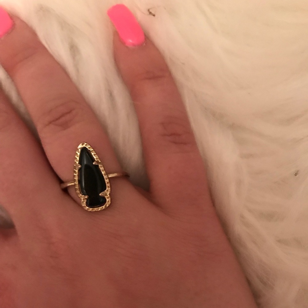 Black and Gold Kendra Scott Ring✨🖤